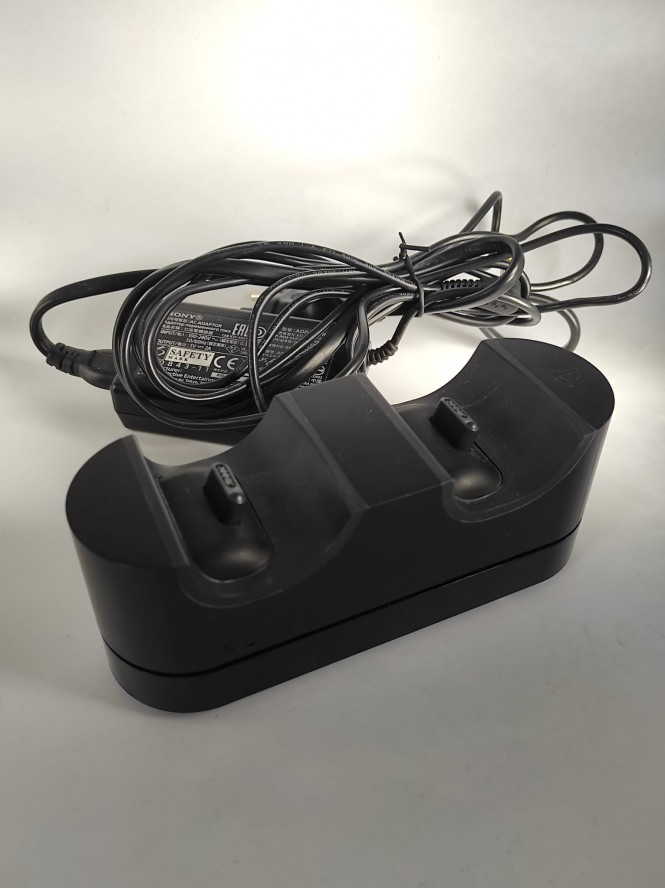 Charging Station Sony PS4 pentru Controllere Dualshock PlayStation 4 second-hand